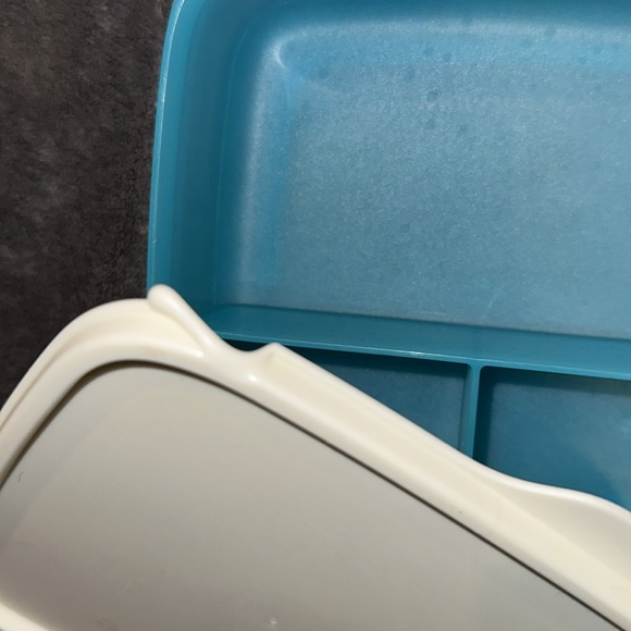 Tupperware lunch containers - Picture 4 of 5